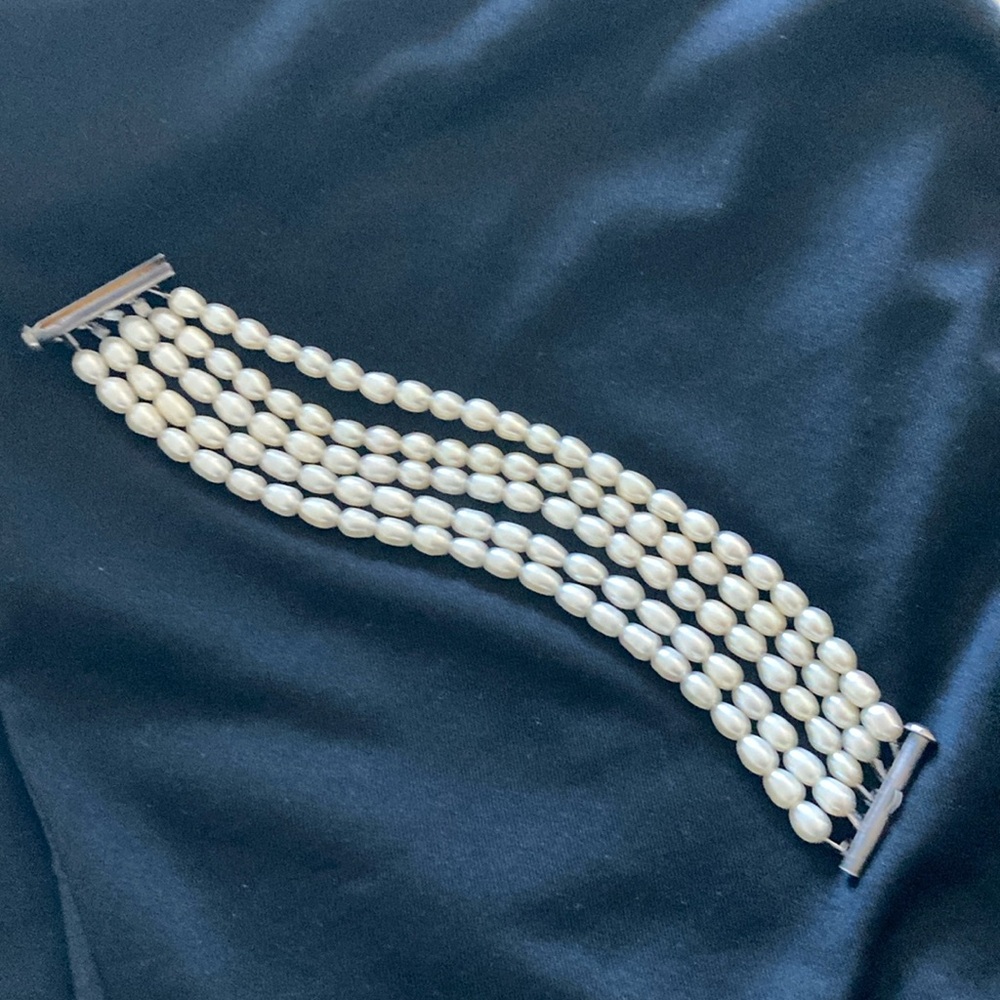 Fresh water pearl strand bracelet